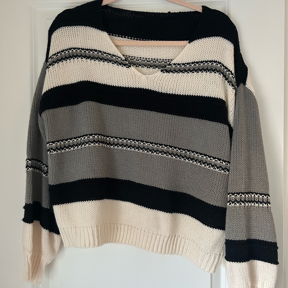 SHEIN Black and Gray V-Neck Sweater